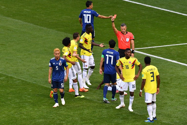 Colombia recibe la primera tarjeta roja del Mundial