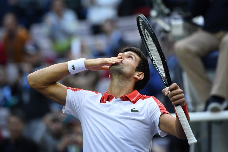 Djokovic pasa a semifinales de Shangai con la mira en el #1