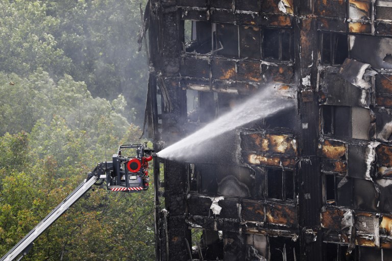 Aumentan a 17 los muertos por el incendio de la torre Grenfell en Londres