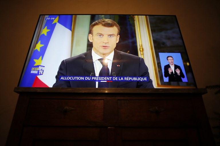 Macron anuncia aumento del sueldo por protestas
