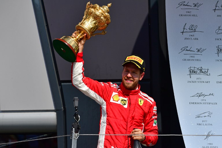 F1: Vettel vence a Hamilton y triunfa en Gran Bretaña