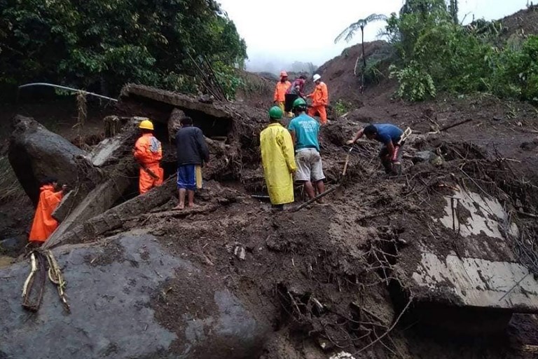 Tifón Yutu sacude norte de Filipinas, hay miles de evacuados
