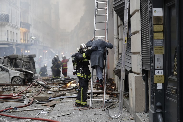 Dos muertos y casi 50 heridos en explosión en París