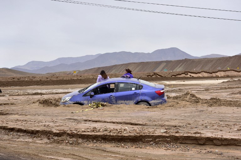 Fuertes lluvias suman damnificados en el desértico norte chileno