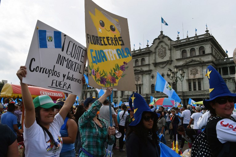 Congreso de Guatemala vuelve a proteger al presidente señalado de corrupción