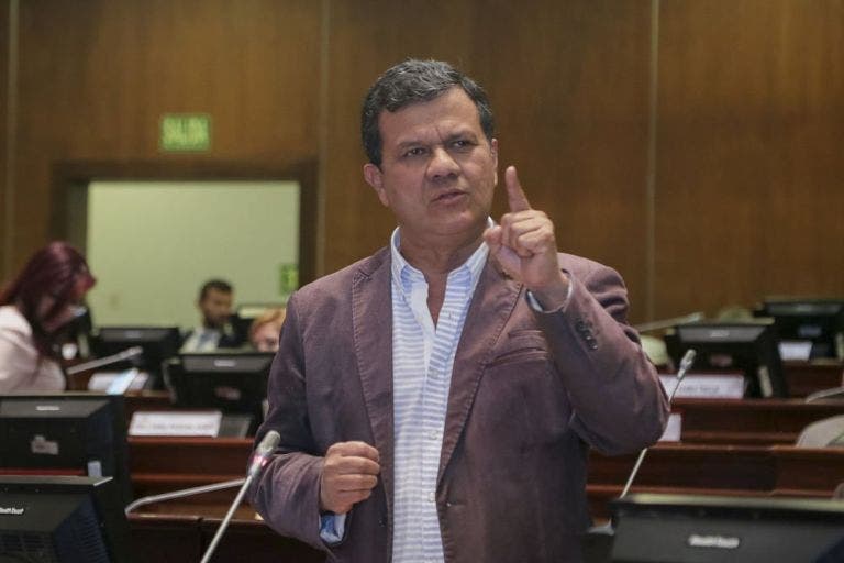 Exasambleísta Eliseo Azuero planea entregarse a la justicia en caso Hospital de Pedernales