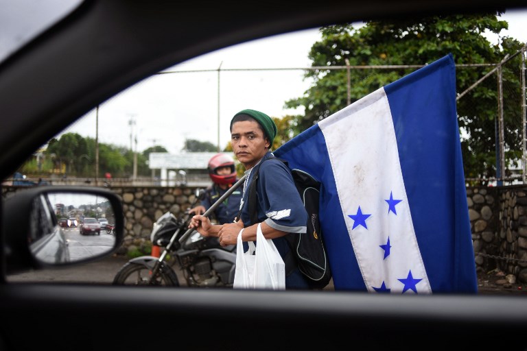 Migrantes hondureños se reagrupan para llegar a EEUU