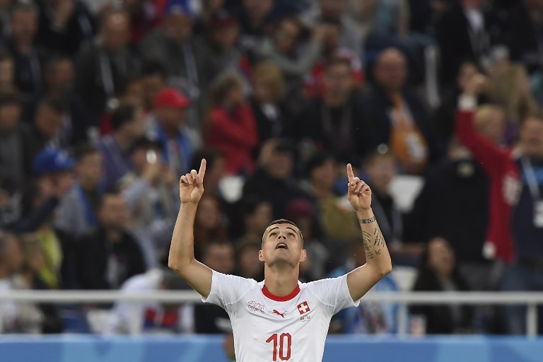 Suiza supera a Serbia y apreta el grupo E del Mundial