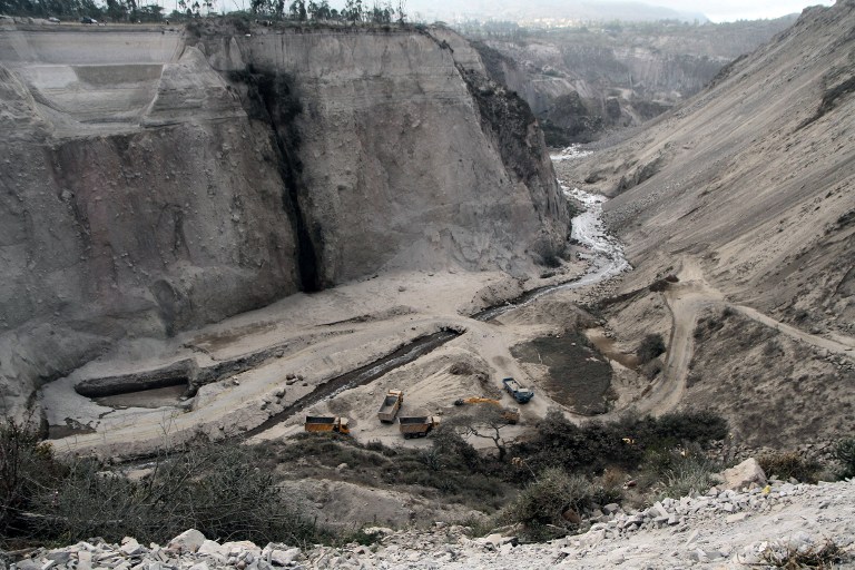 Presidente Correa lamenta muerte de dos personas en sismo en Quito