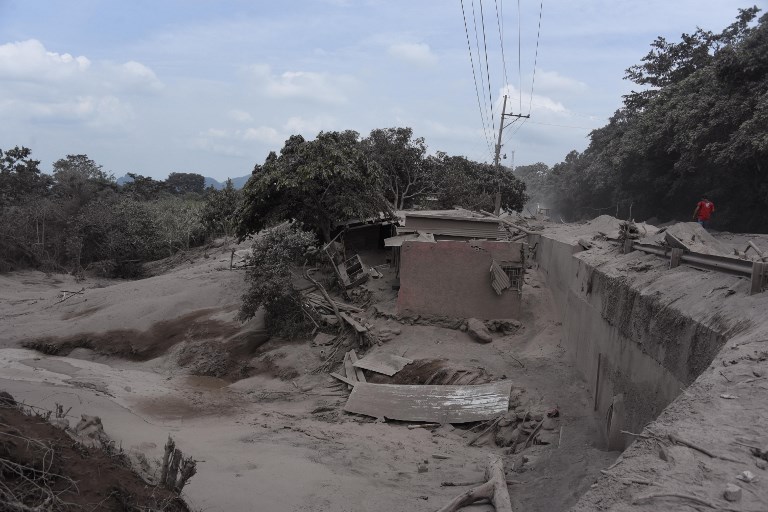 Casi 200 desaparecidos por erupción de volcán en Guatemala