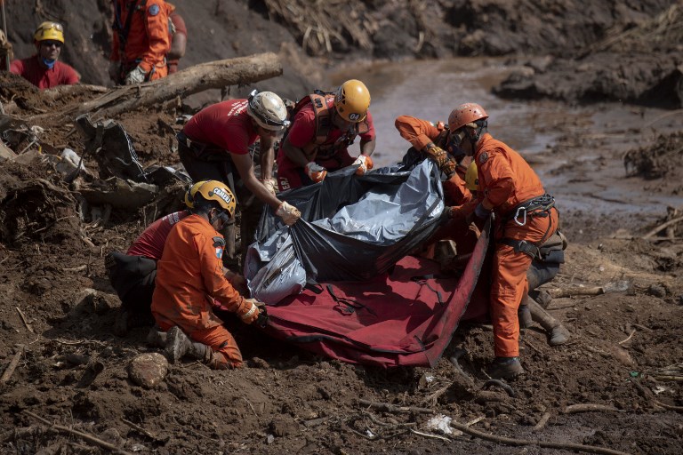 Detienen a 5 ingenieros por tragedia minera en Brasil