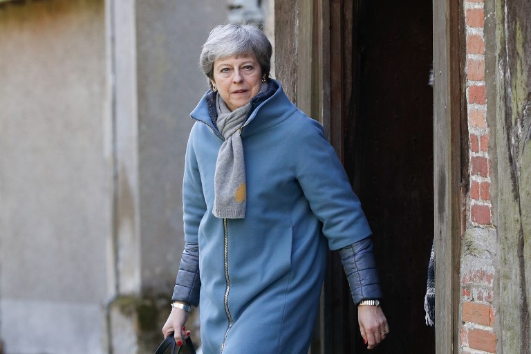 May mantiene bajo amenaza negociaciones sobre Brexit