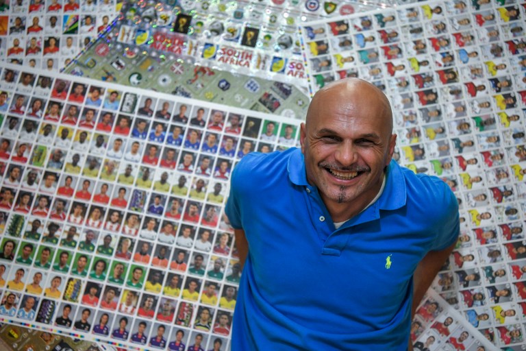 Coleccionista italiano tiene 4.000 álbumes llenos