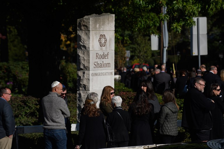 Pittsburgh realiza primer funeral de víctimas de la sinagoga