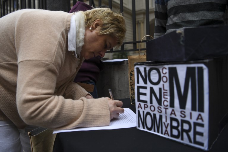 3.000 argentinos piden abandonar Iglesia Católica