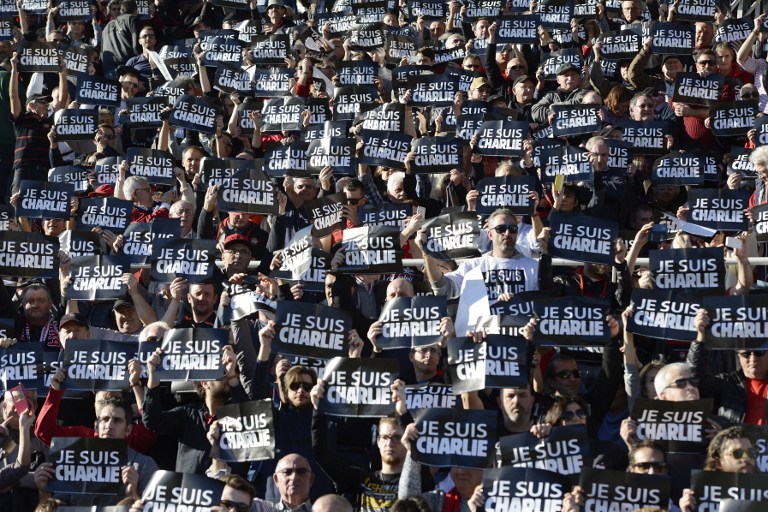 Francia mantiene alerta máxima tras atentados y busca a mujer yihadista