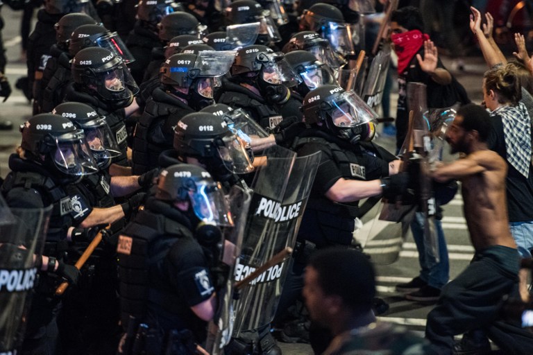 Charlotte: 44 detenidos por disturbios tras muerte de afroamericano
