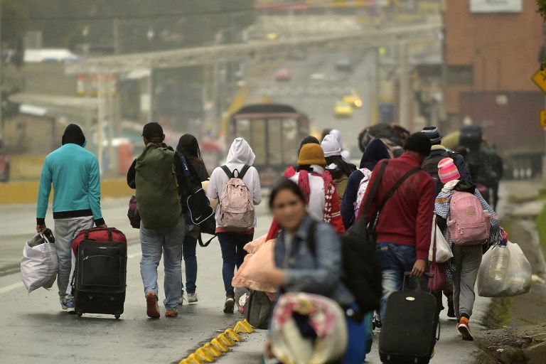 Venezolanos sin pasaporte reclaman entrar a Ecuador portando solo cédula de identidad