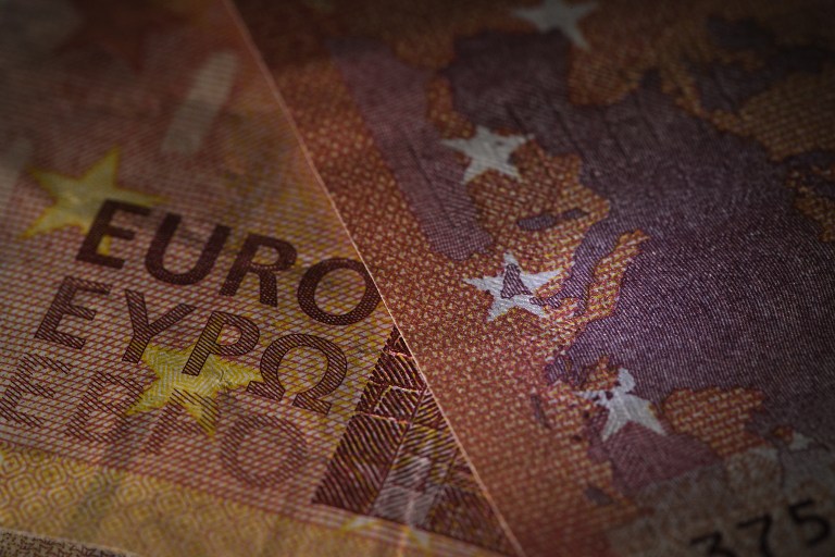 Grecia prolonga corralito hasta el miércoles