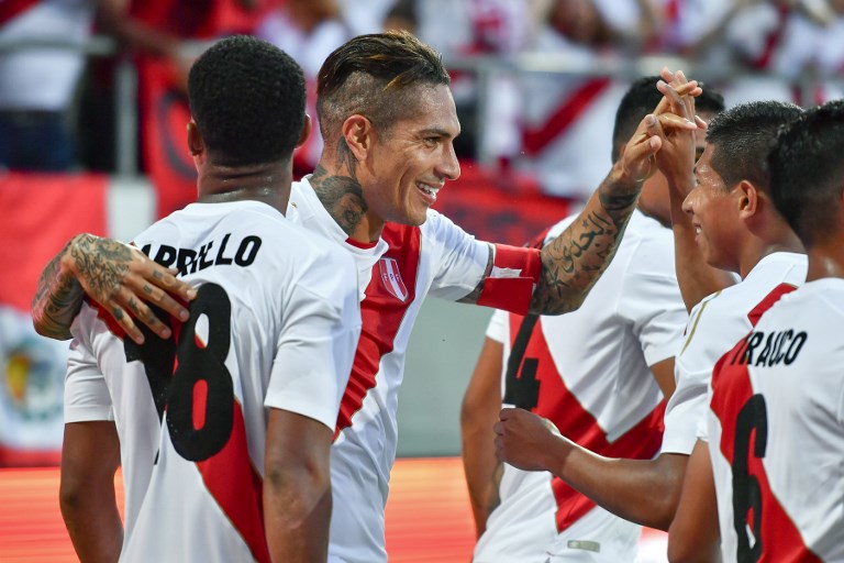 Perú vence a Arabia Saudita con doblete de Paolo Guerrero