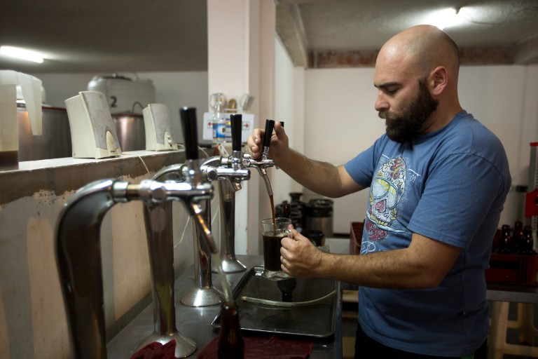 Altos impuestos a importaciones impulsan cervecerías artesanales