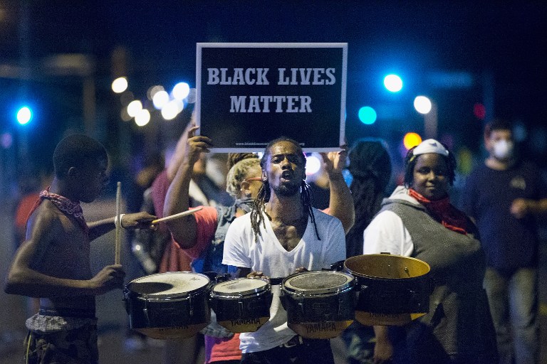 Ferguson vivió segunda noche de protestas contra la discriminación