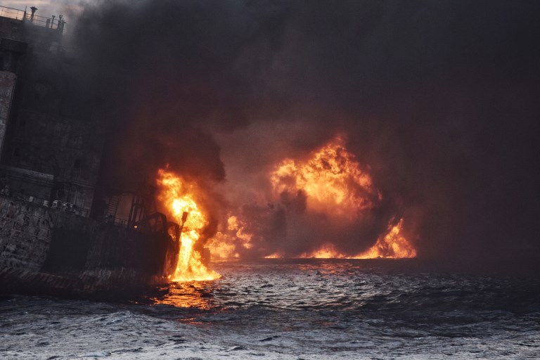 China: la mancha negra tras la colisión del buque petrolero &quot;Sanchi&quot; cubre más de 300 Km2