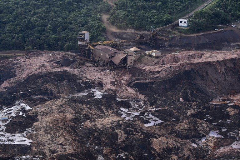 Brasil: Al menos 7 muertos tras ruptura de dique minero