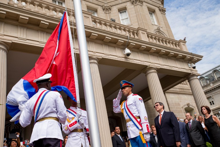 Bandera cubana ondea en Washington, símbolo de restablecimiento de relaciones