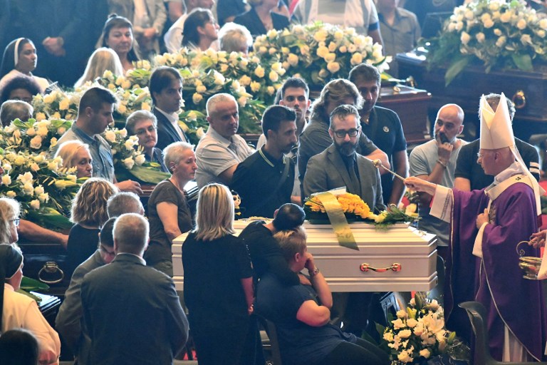 Funerales por víctimas del puente caído en Génova