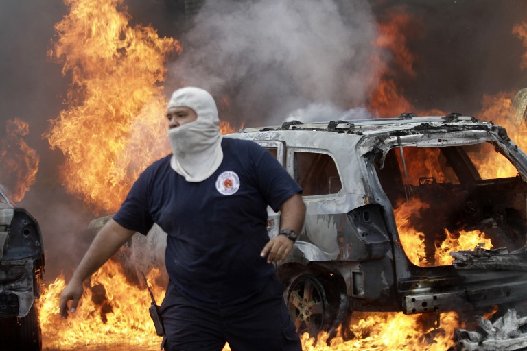 Maestros mexicanos incendian Parlamento de Guerrero en protesta por desaparecidos