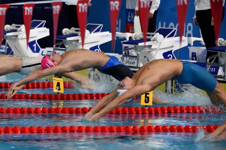 Nadador ruso logra récord del mundo en 50 metros espalda