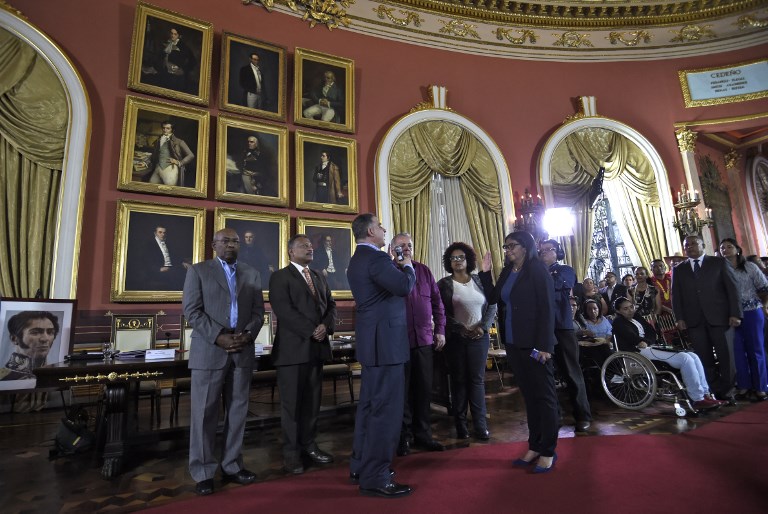 Venezuela: Asamblea Constituyente destituye a fiscal general y juramenta a su reemplazo