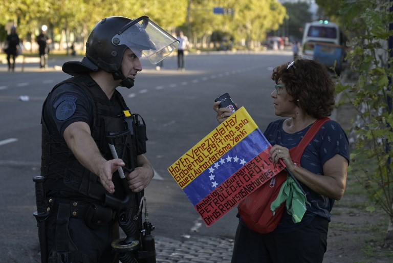 Maduro anuncia 300 toneladas de ayuda de Rusia