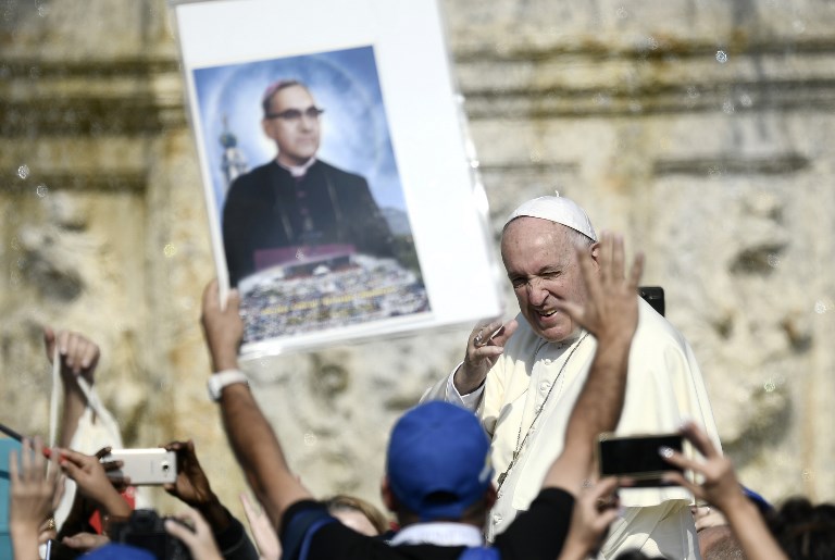 Papa proclama santo al obispo salvadoreño Óscar Romero