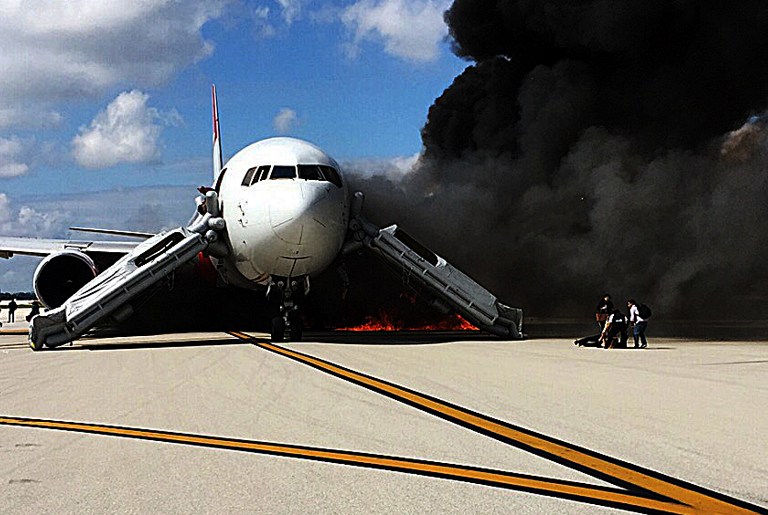 Avión que partía rumbo a Caracas se incendió en aeropuerto de Florida