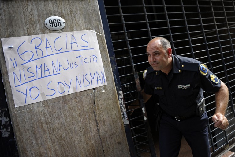 Manos de fiscal muerto sin rastros de pólvora en caso que estremece a Argentina
