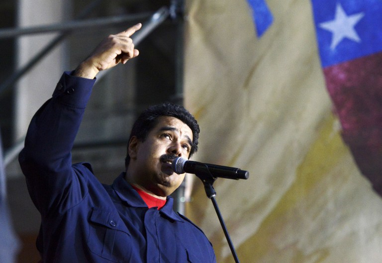 Maduro dice que si la oposición gana elecciones &quot;no entregaría la revolución&quot;