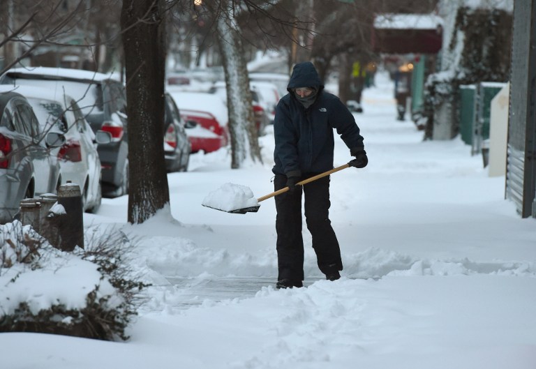 Levantan toque de queda a autos en Nueva York tras tormenta de nieve