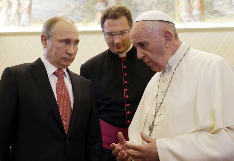 Papa pide a Putin un &quot;esfuerzo sincero&quot; por la paz en Ucrania