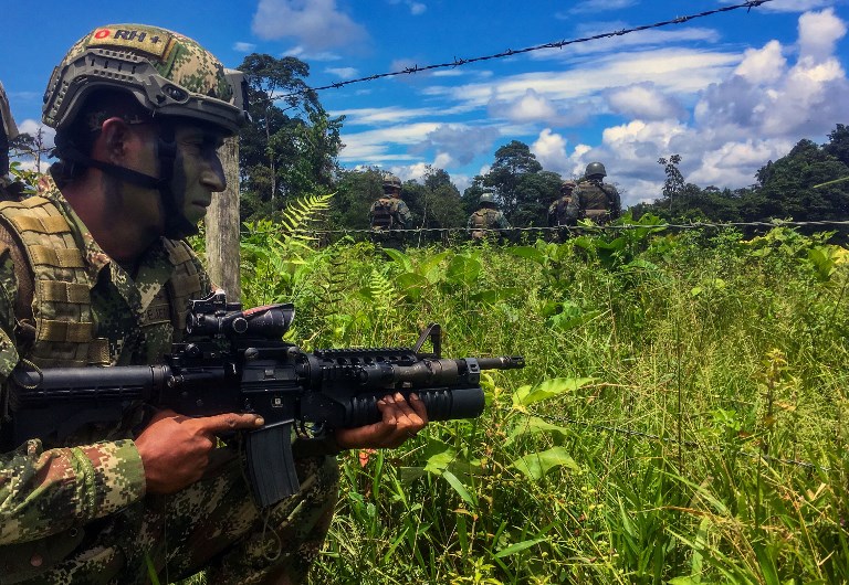 Colombia refuerza presencia militar cerca de Venezuela