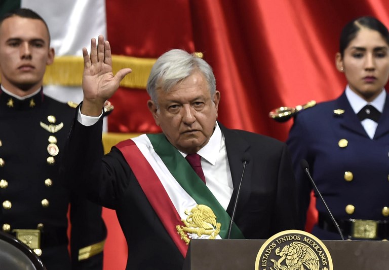 México inicia histórica alternancia con izquierdista López Obrador