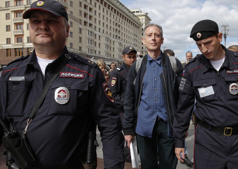 Activista gay es arrestado en Moscú y liberado horas después