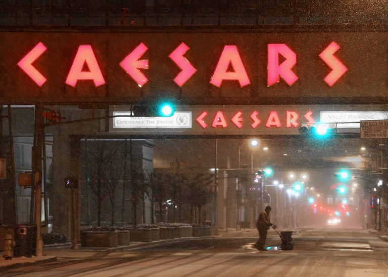 Millones de personas se refugian en su casa por intensa nevada en EEUU