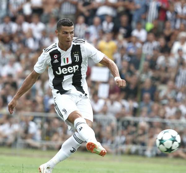 Cristiano debuta en Juventus con tanto y goleada
