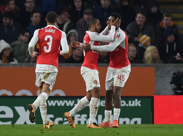 Arsenal supera al Hull en el desempate y jugará cuartos con el Watford