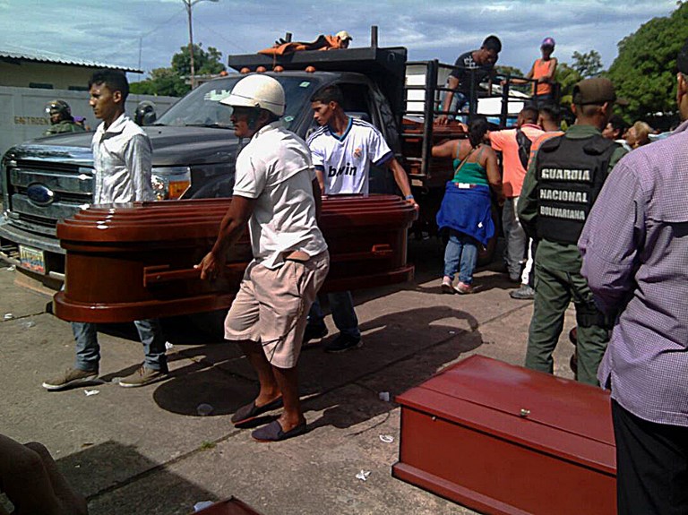 Cierran cárcel venezolana donde ocurrió motín y murieron 37 personas