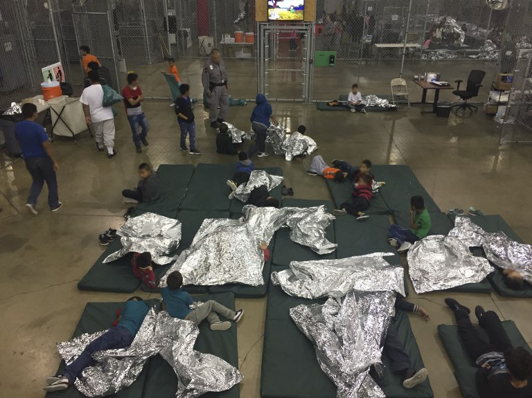 Niños &quot;llaman a gritos&quot; a sus madres en la frontera México-EE.UU