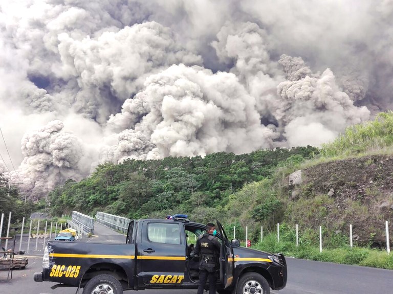 Nuevas explosiones del Volcán de Fuego en Guatemala
