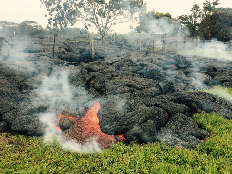 Un volcán de Hawái amenaza varias casas